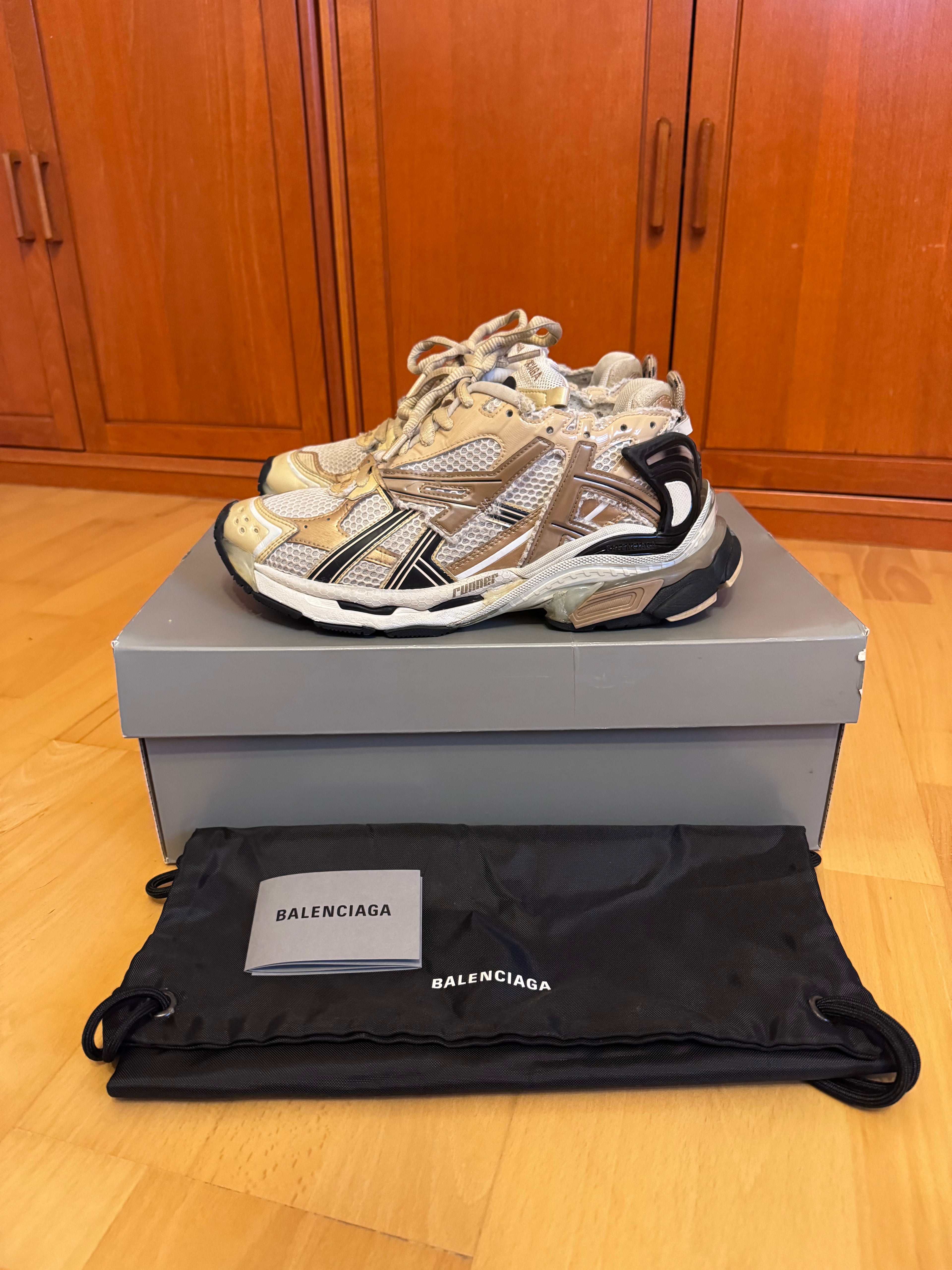 Balenciaga Runner Beige