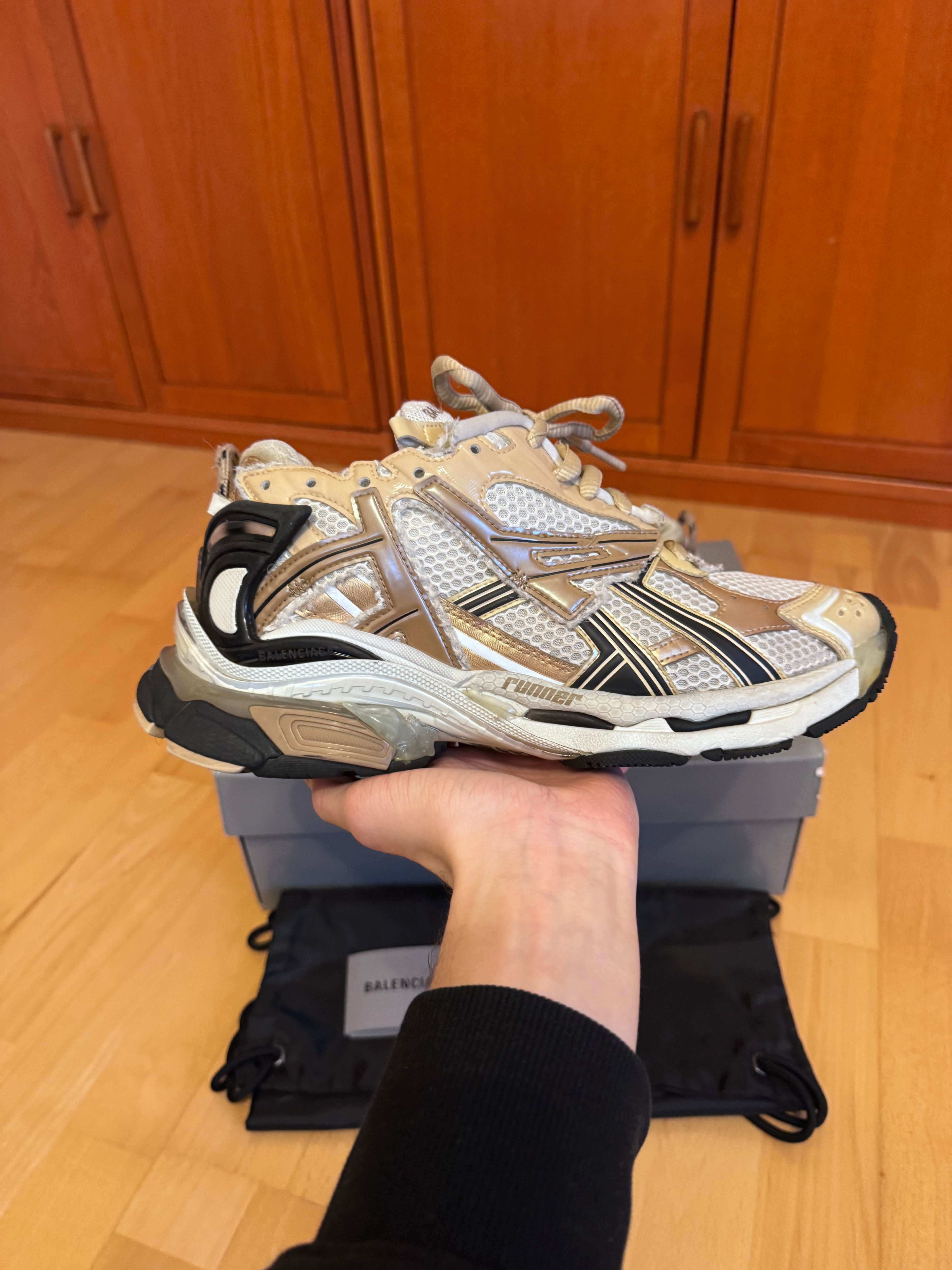 Balenciaga Runner Beige