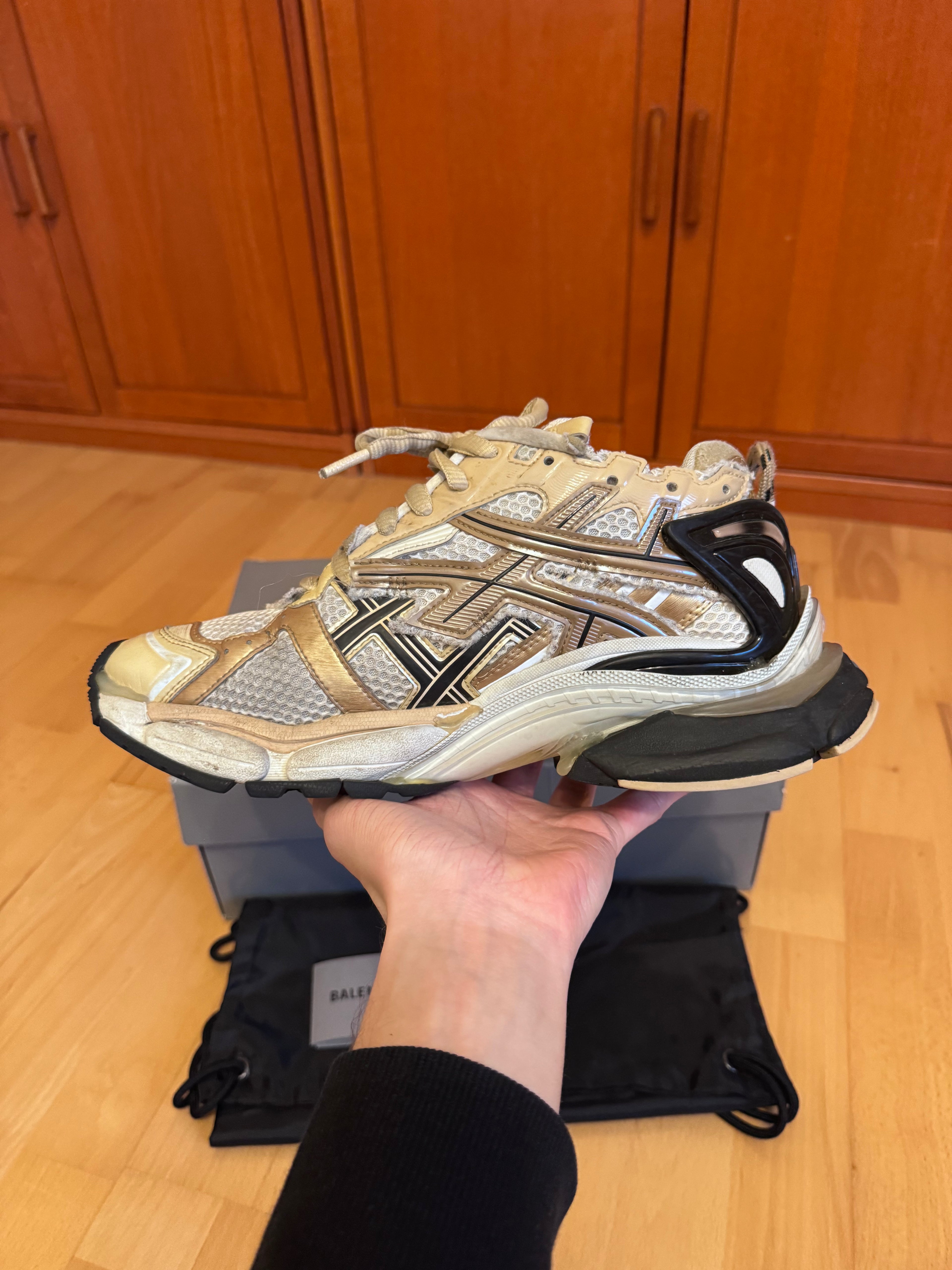 Balenciaga Runner Beige