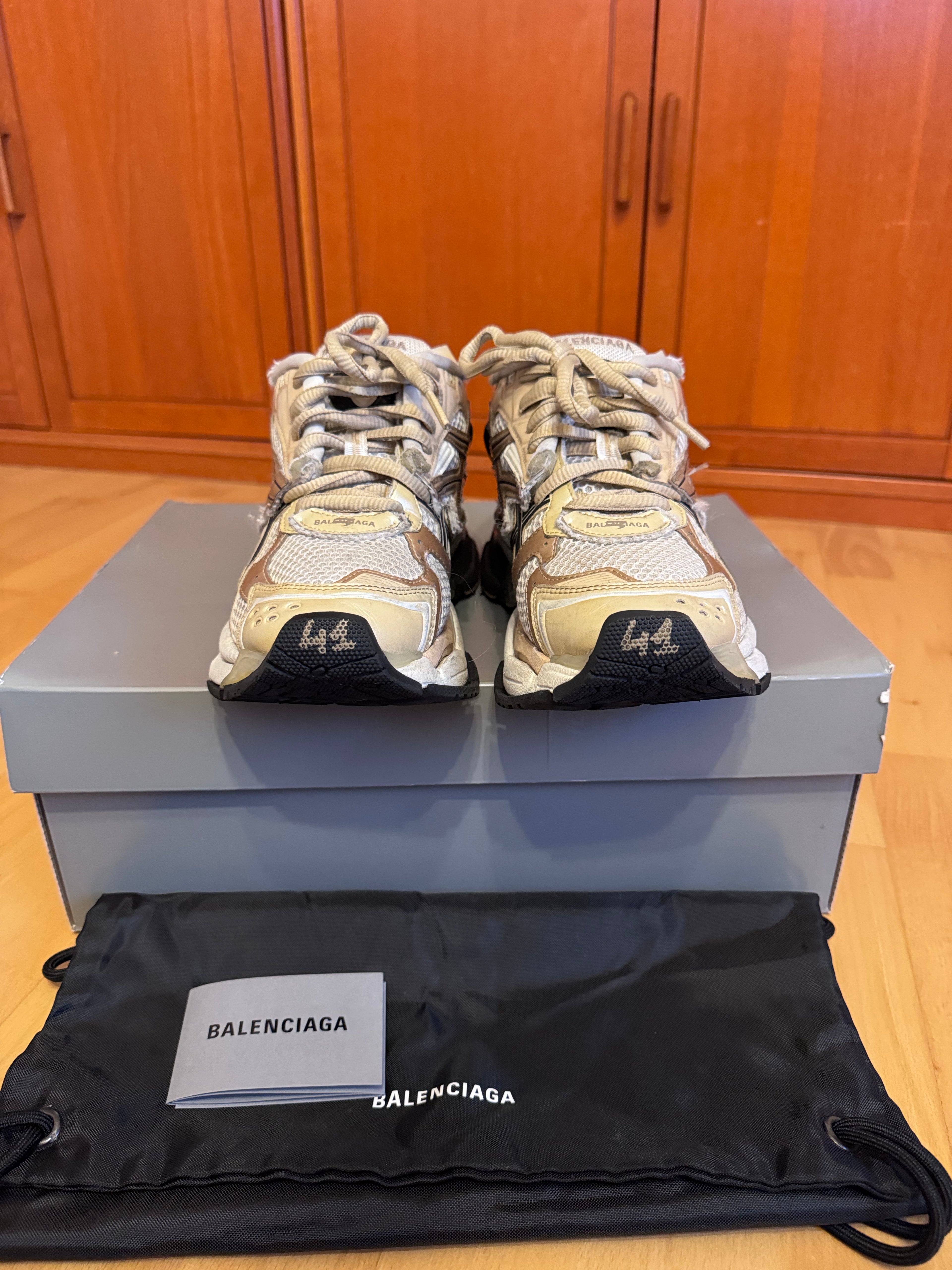 Balenciaga Runner Beige