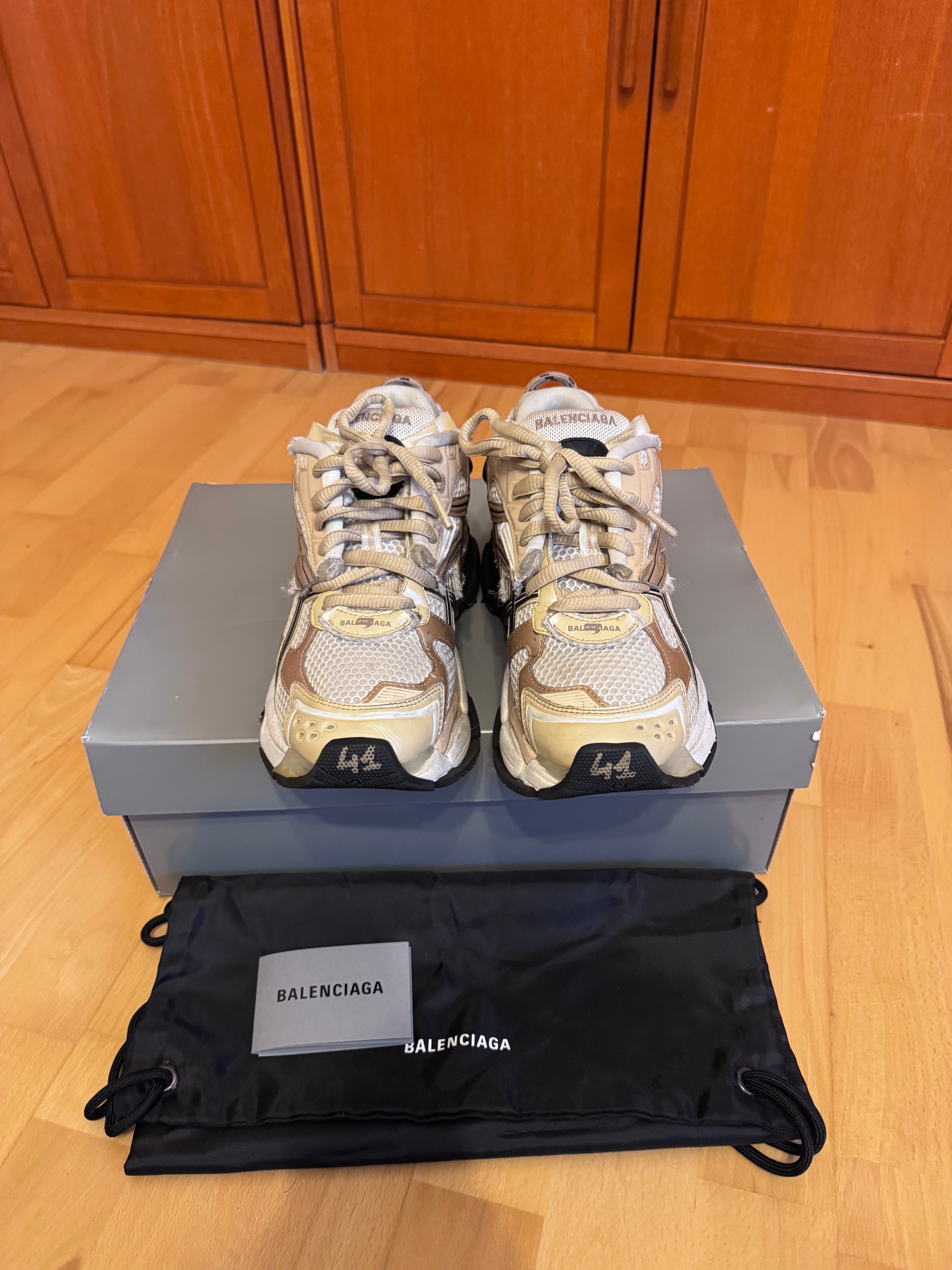 Balenciaga Runner Beige