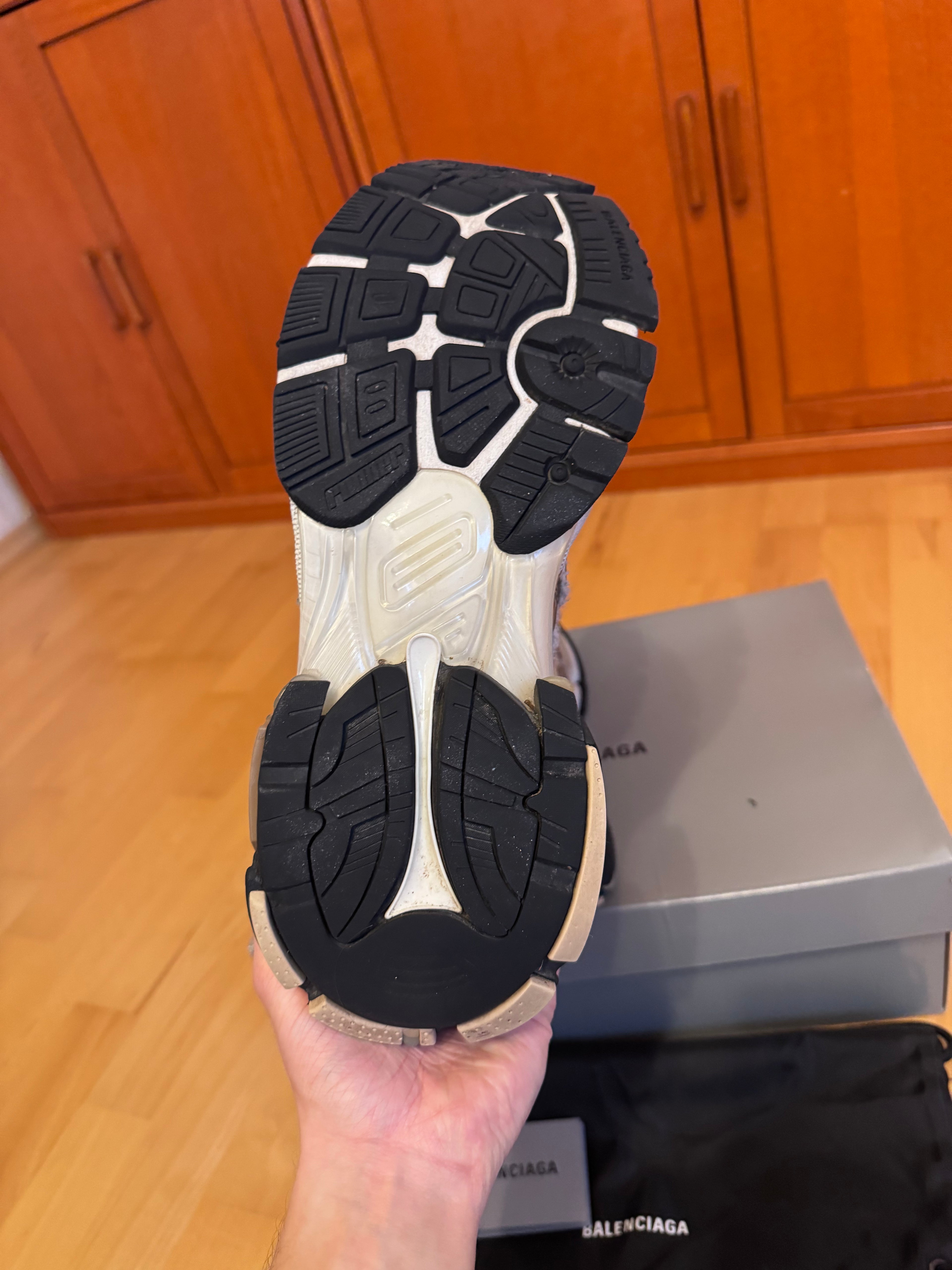 Balenciaga Runner Beige