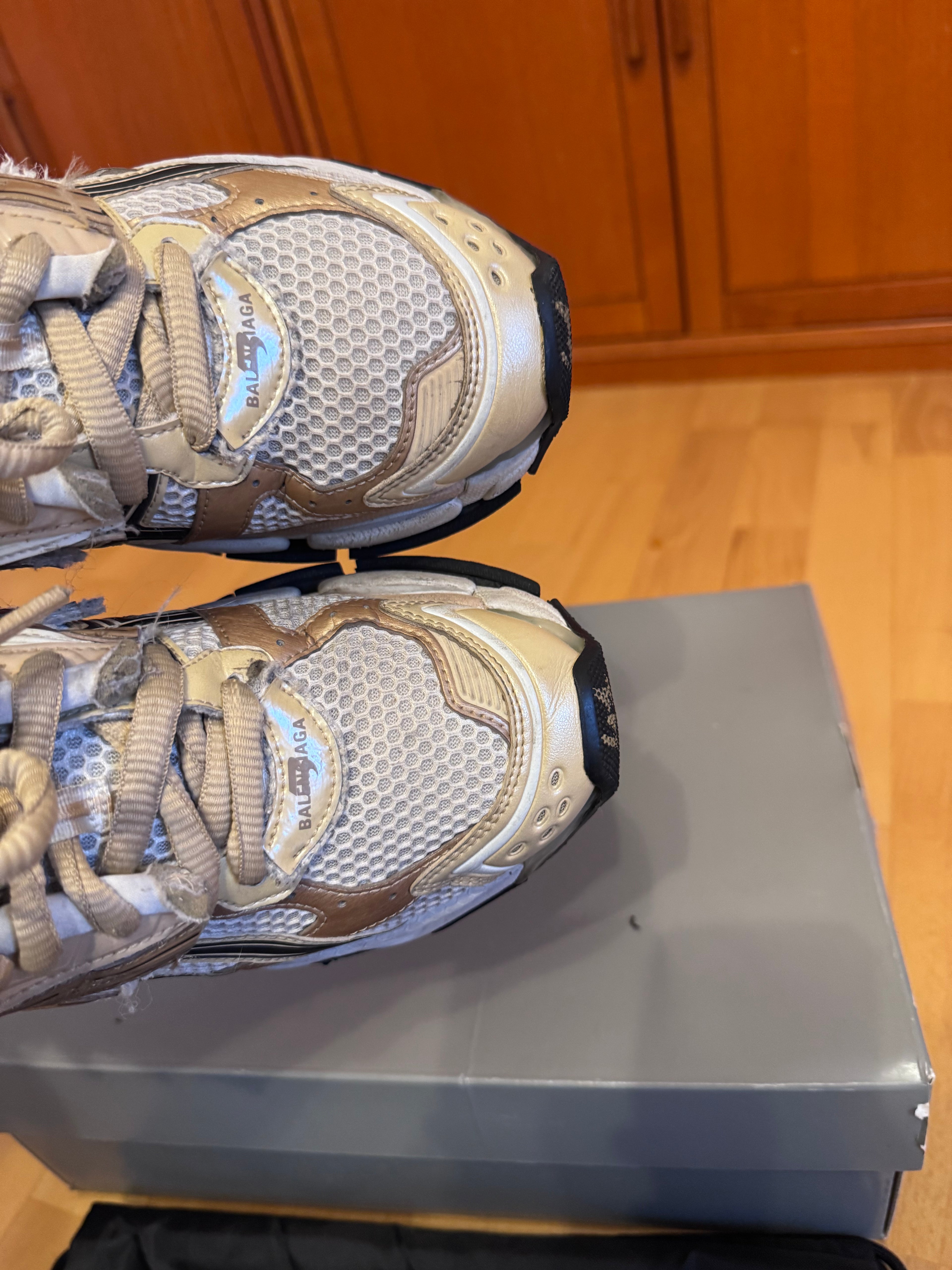 Balenciaga Runner Beige