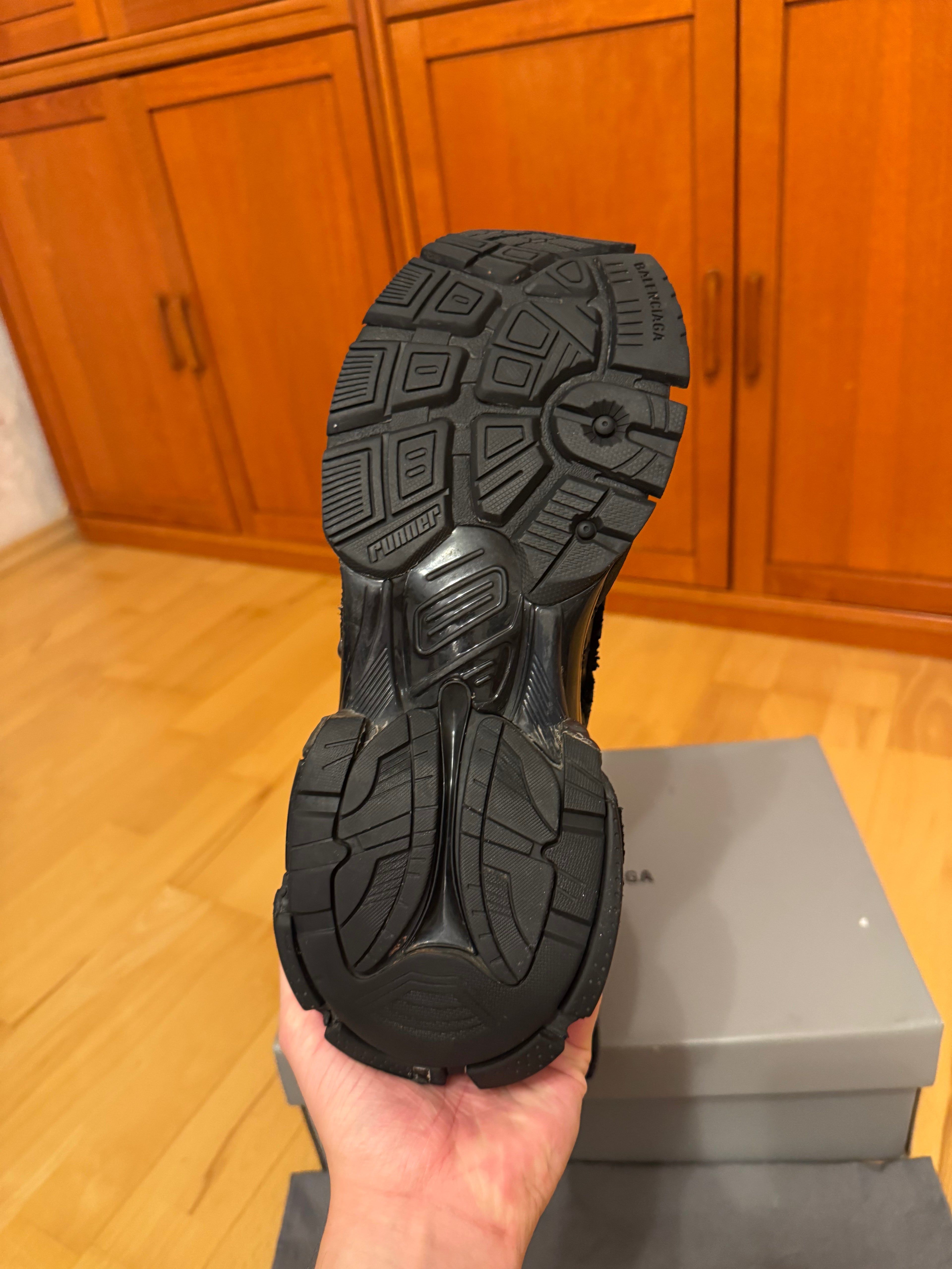 Balenciaga Runner Triple Black Made In Italy