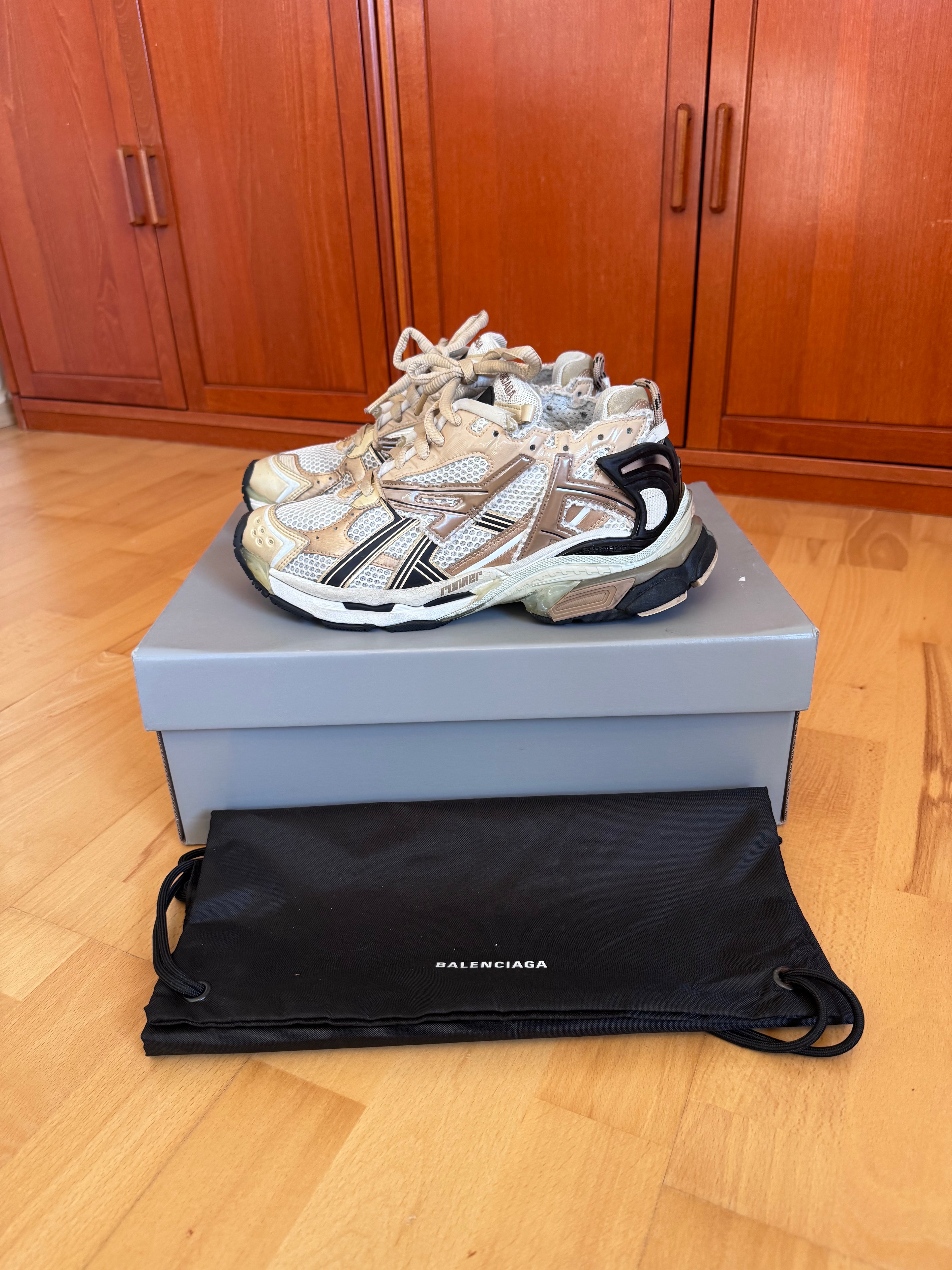Balenciaga Runner Beige