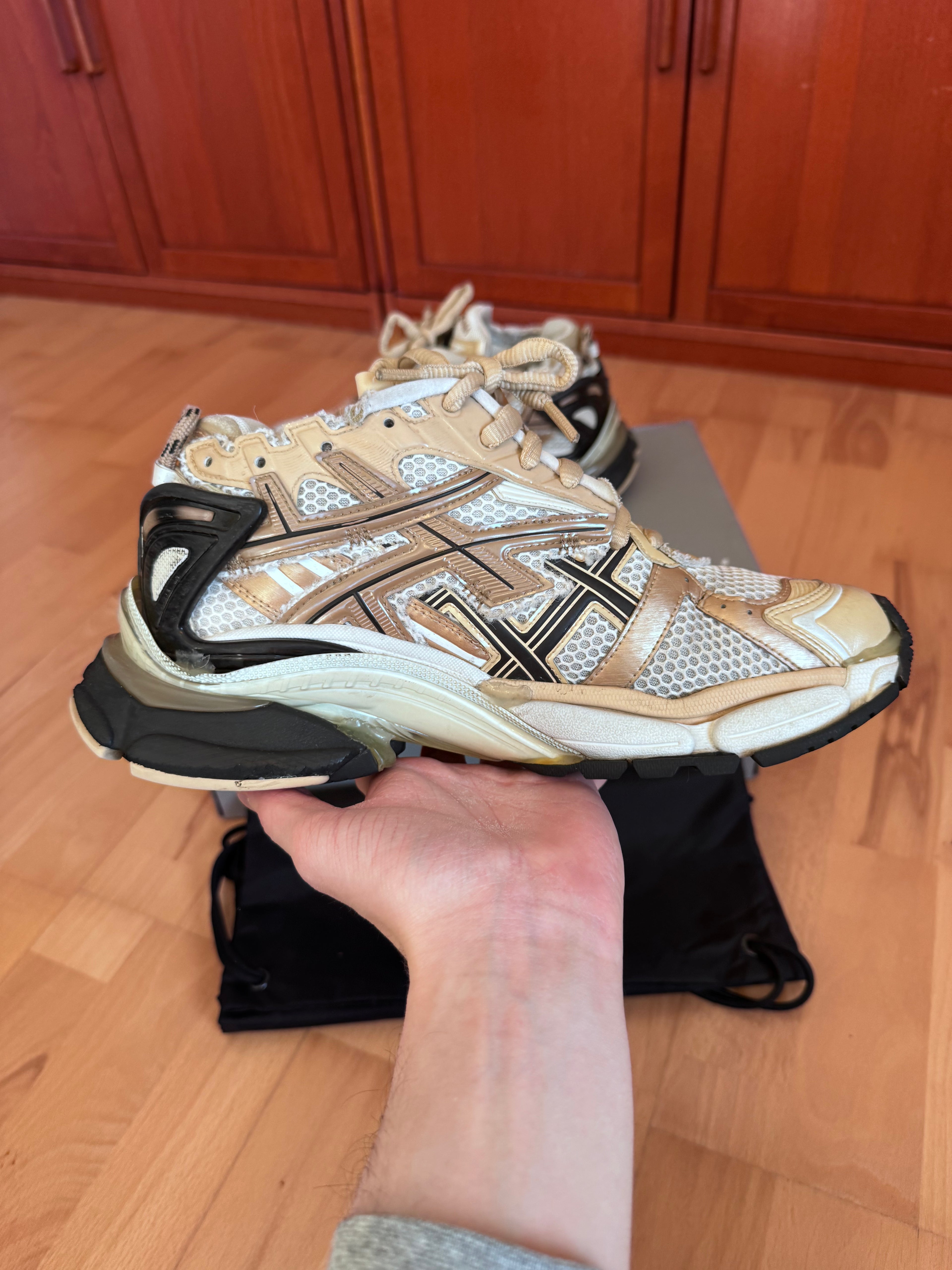 Balenciaga Runner Beige