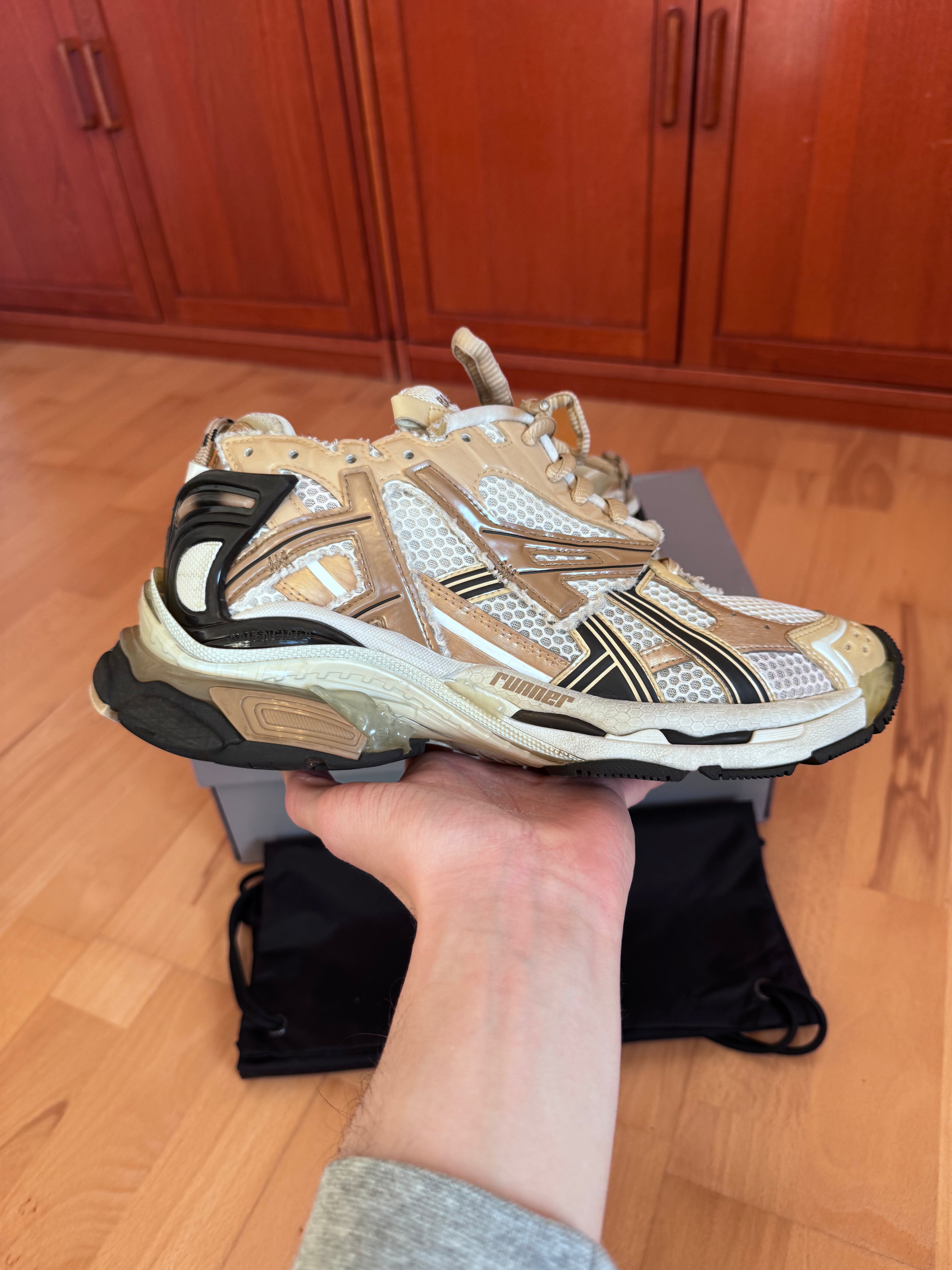 Balenciaga Runner Beige