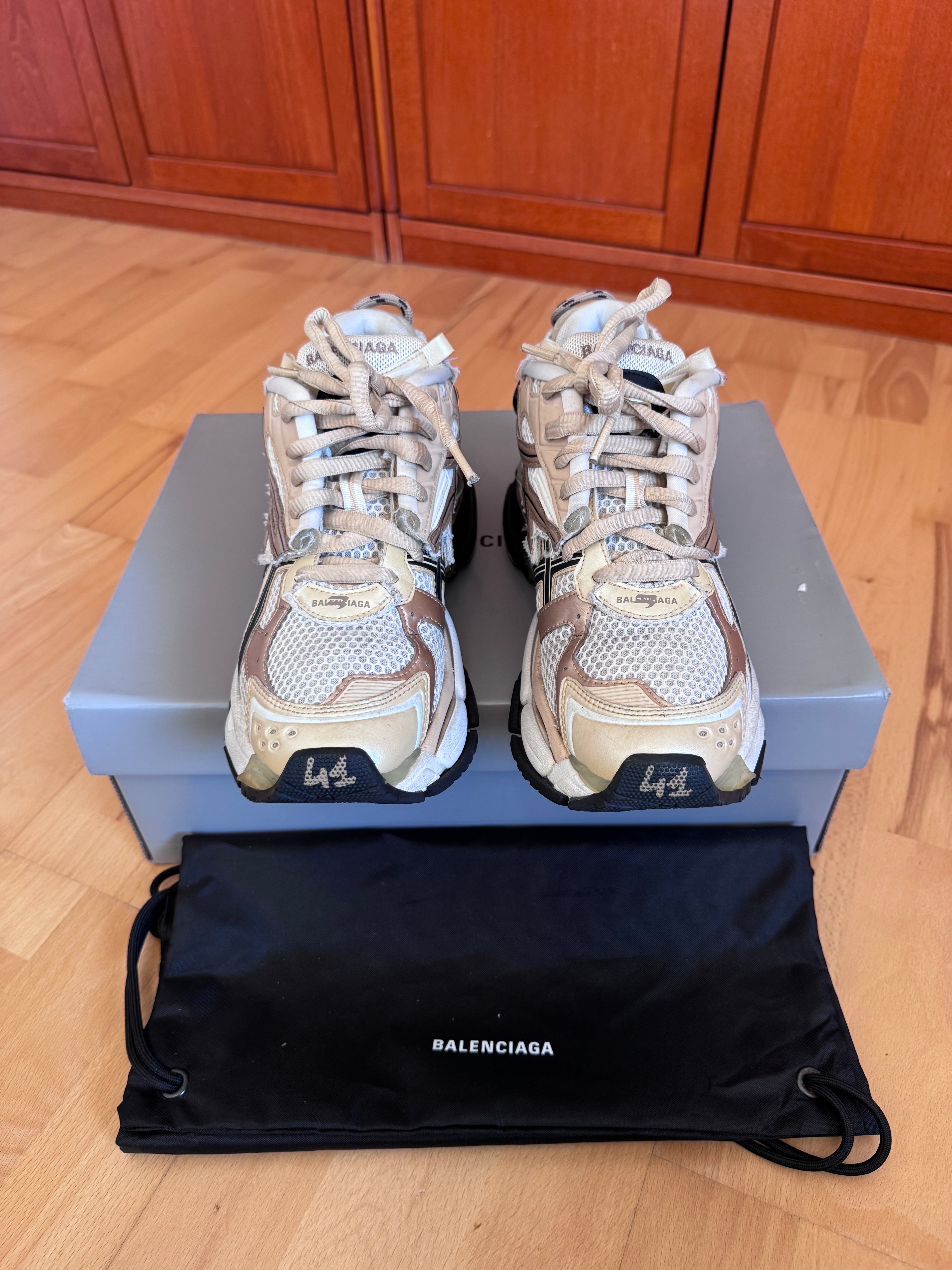 Balenciaga Runner Beige