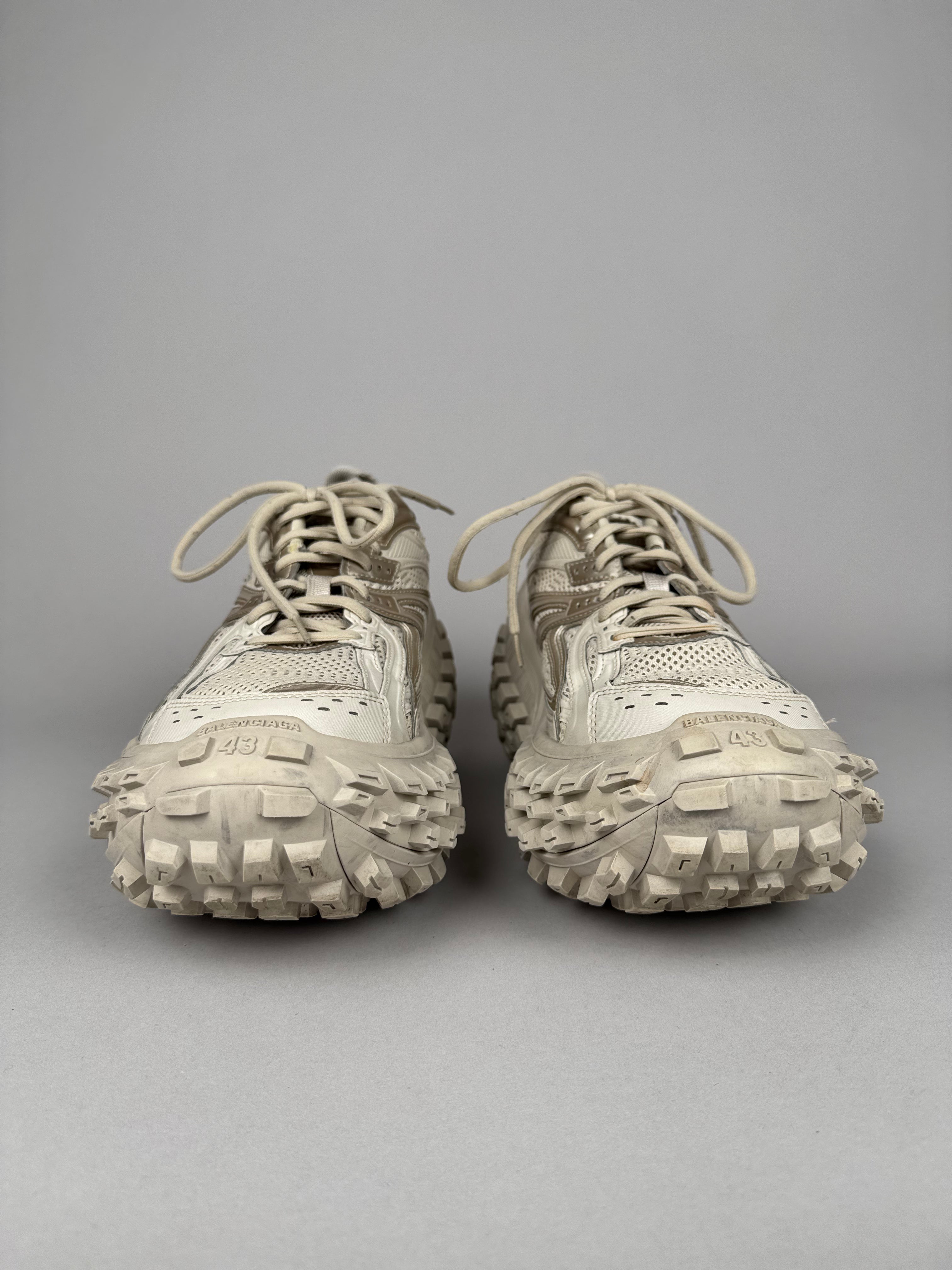 Balenciaga Bouncer/ Defender Beige