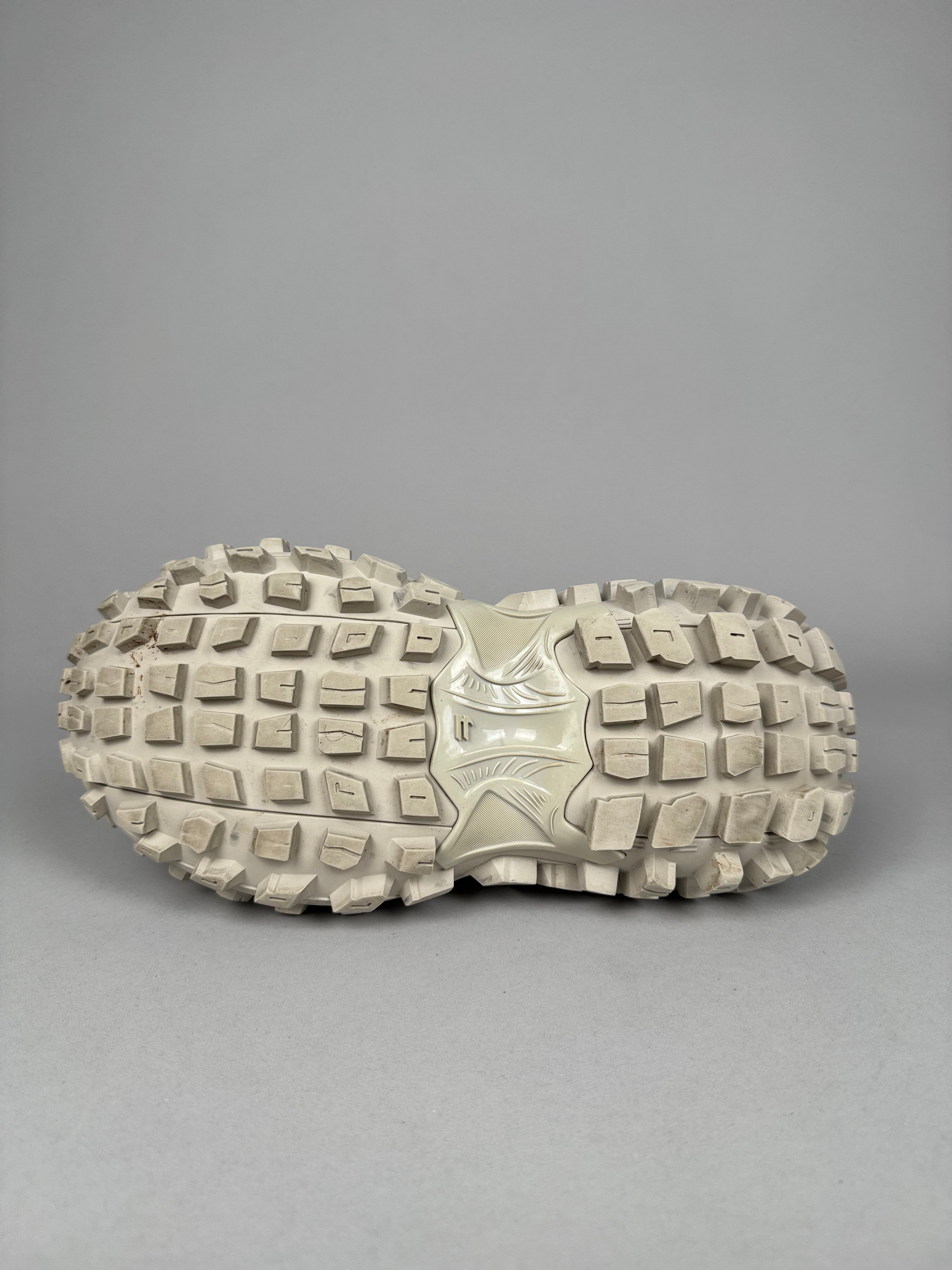 Balenciaga Bouncer/ Defender Beige